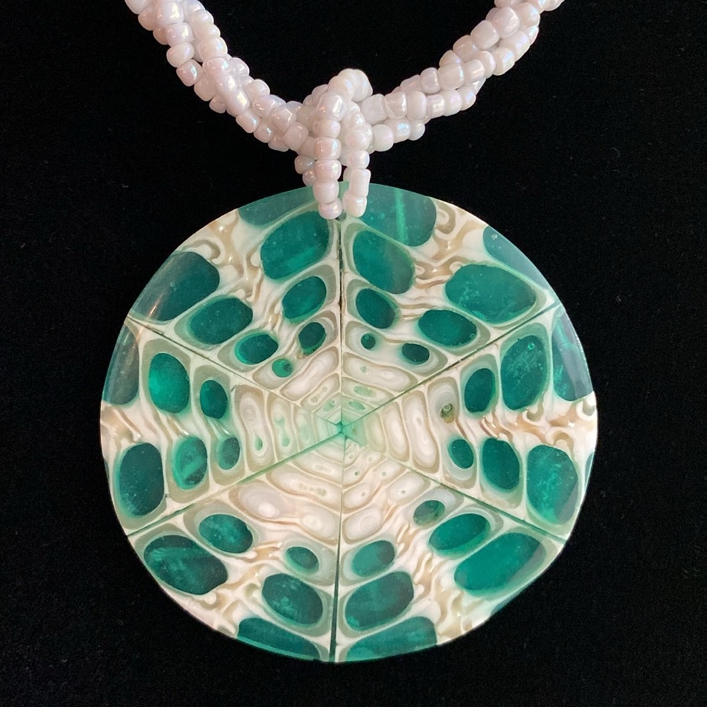 Green Shell Necklace - Picture 2 of 4